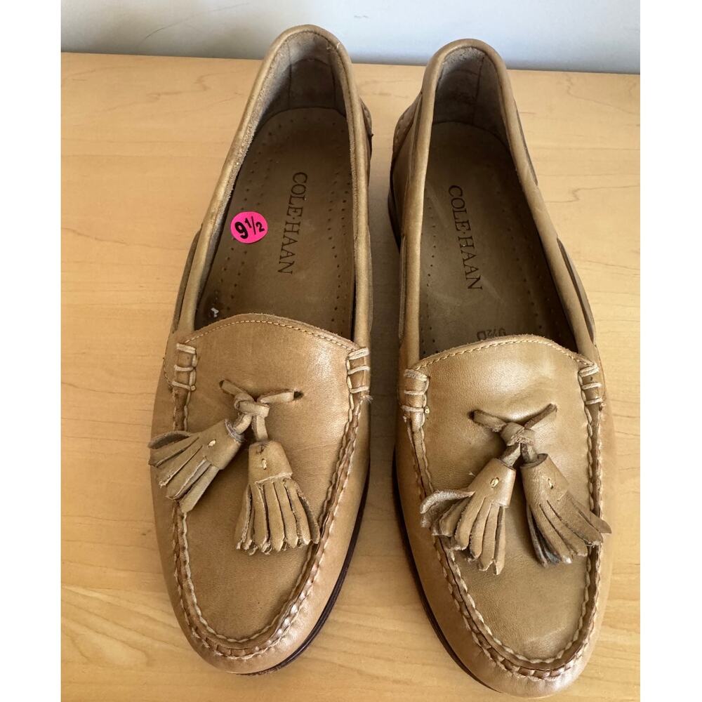 Cole Haan Women's Tan Leather Tassel Loafers Size 9.5 Classic Slip On Flats
